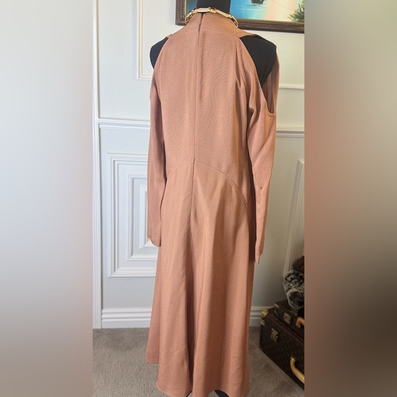 Victoria Beckham Cold-shoulder pleated crepe midi dress - New without tags - Picture 7 of 17